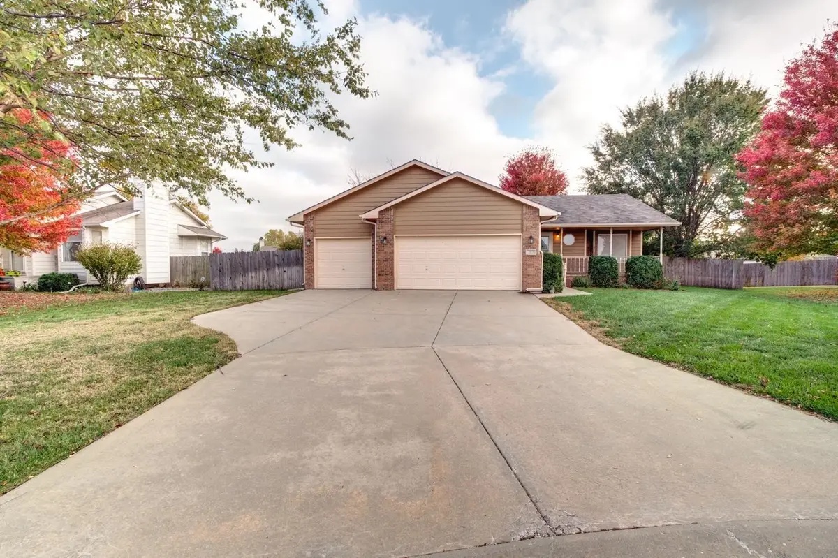 207 Sutton Dr, Newton, KS 67114 - Image #1