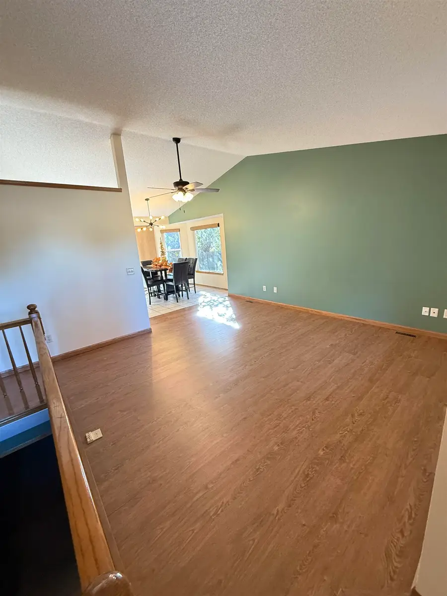 207 Sutton Dr, Newton, KS 67114 - Image #2