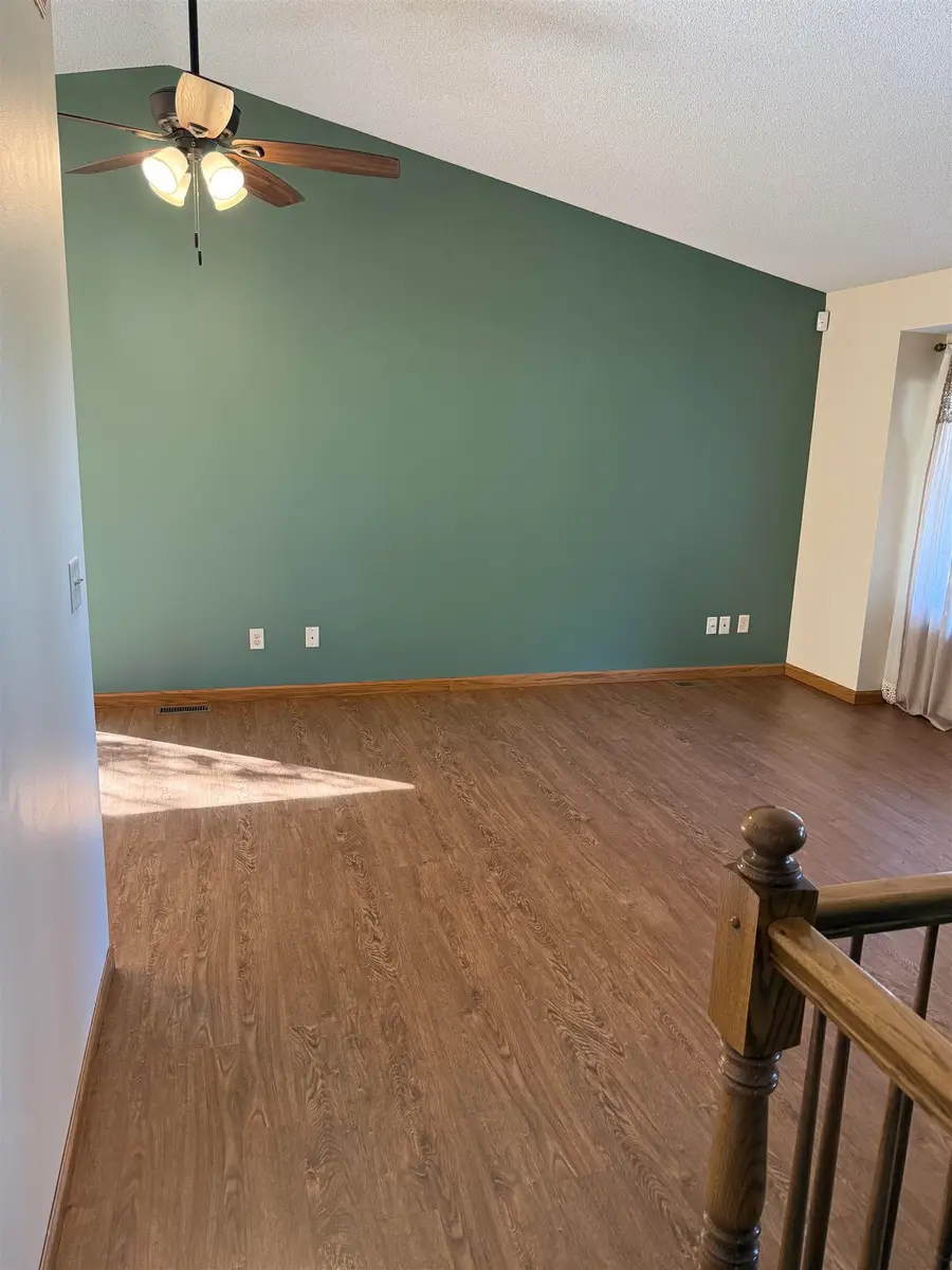 207 Sutton Dr, Newton, KS 67114 - Image #3