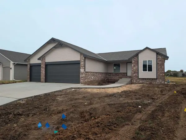 215 Summer Dr, Newton, KS 67114