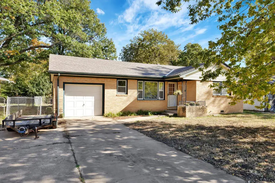 562 S Georgie Ave, Derby, KS 67037 - Image #2