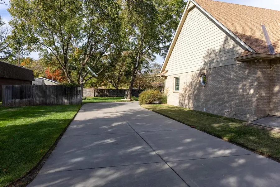 335 S Fairhaven Rd, Wichita, KS 67209 - Image #2