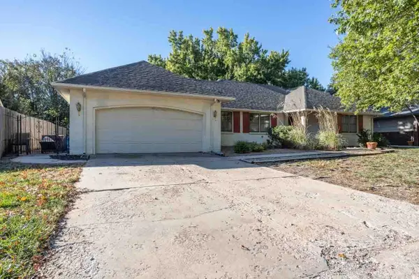 8529 E Brentmoor St, Wichita, KS 67206