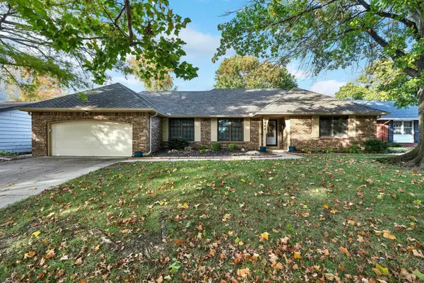 8302 E Brentmoor St, Wichita, KS 67206