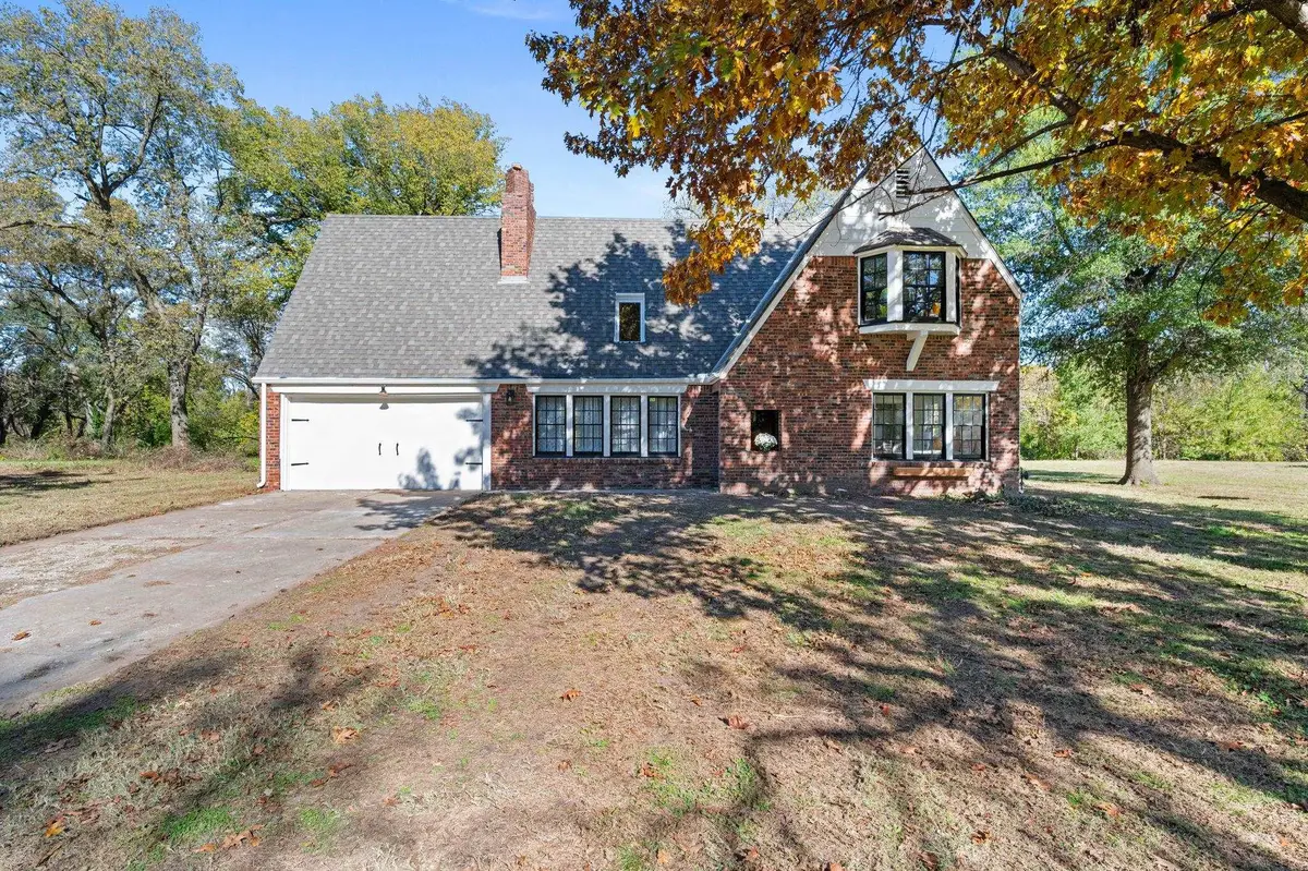 2936 N Wedgewood Dr, Wichita, KS 67204 - Image #1