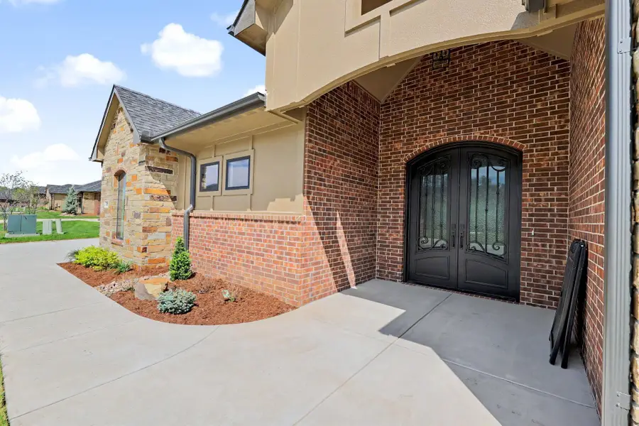 4085 N Tyler Ct, Maize, KS 67101 - #3