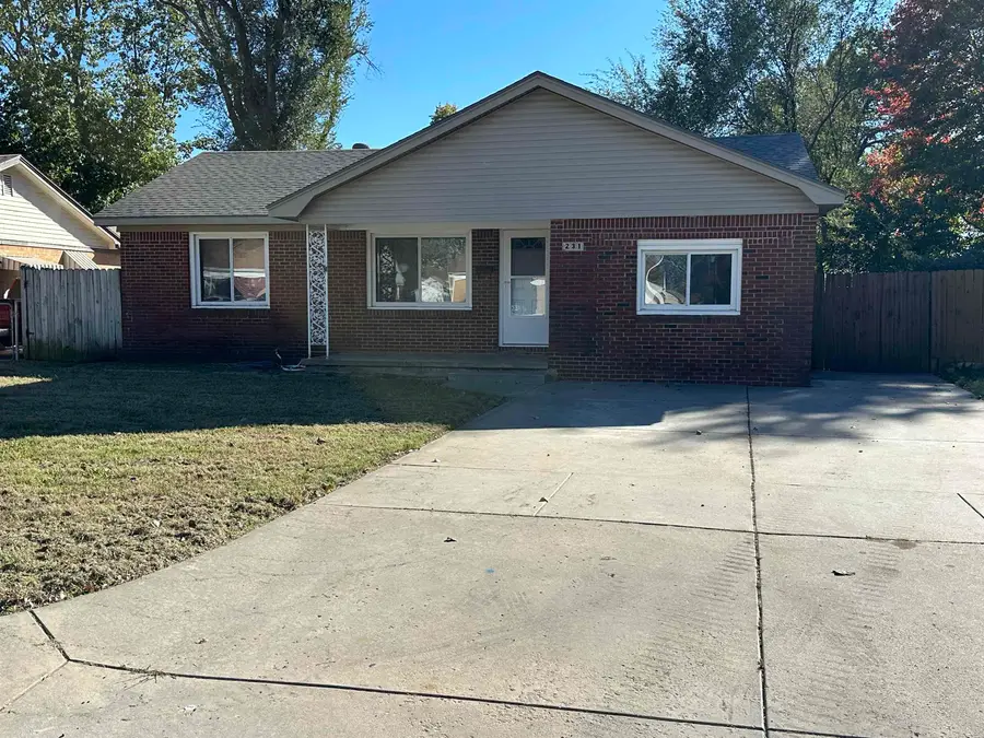 231 Fager Drive, Haysville, KS 67060 - Image #2