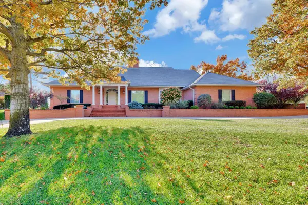 1646 N Foliage Dr, Wichita, KS 67206