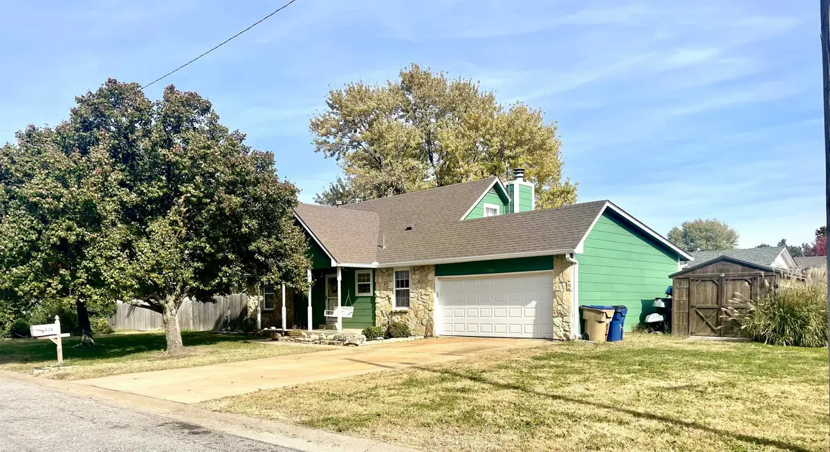 520 Chenelle St, Douglass, KS 67039 - Image #1