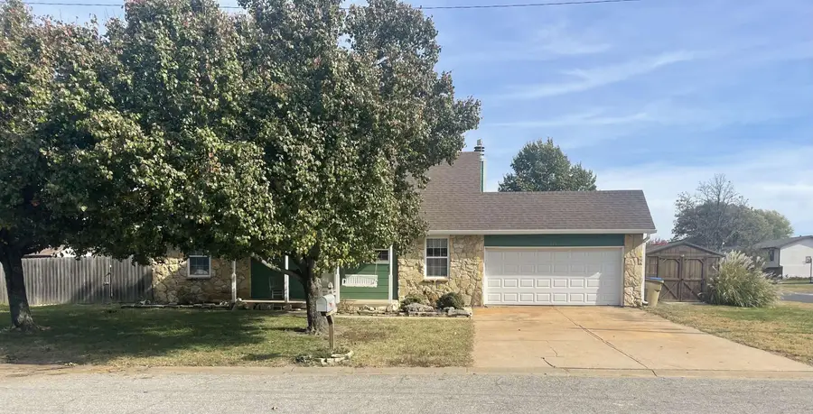 520 Chenelle St, Douglass, KS 67039 - Image #2