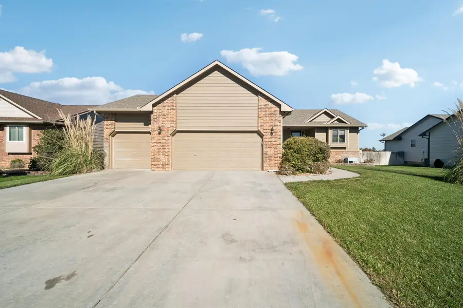 216 W Winterset Cir, Goddard, KS 67052 - Image #2