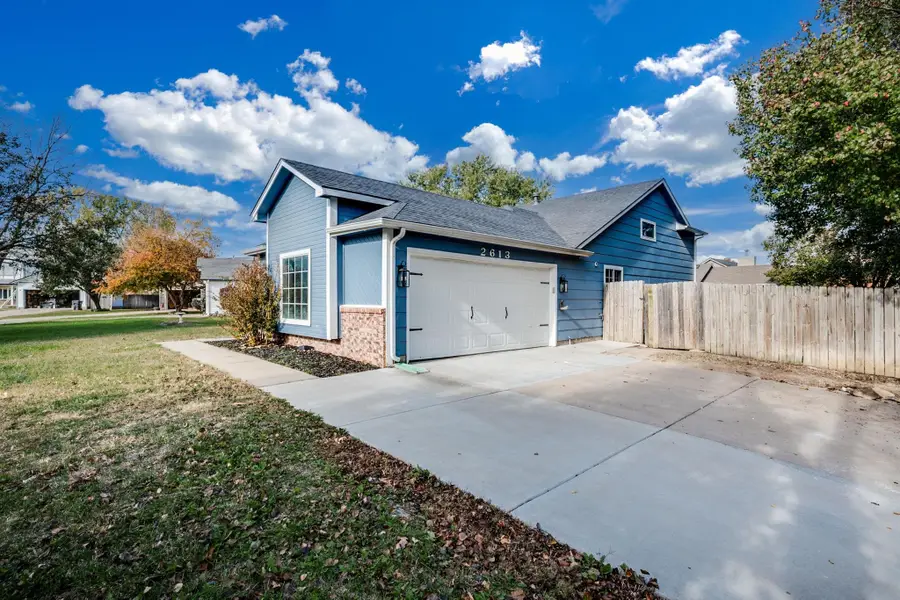 2613 S Linden Ct, Wichita, KS 67210 - Image #2