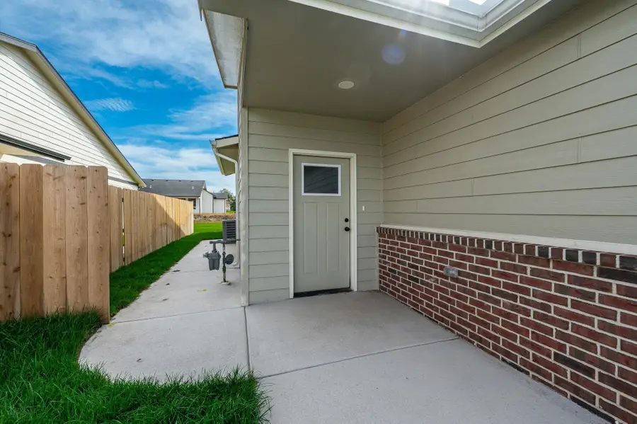 613 E Briarbrook Ln, Park City, KS 67147-1127 - Image #2