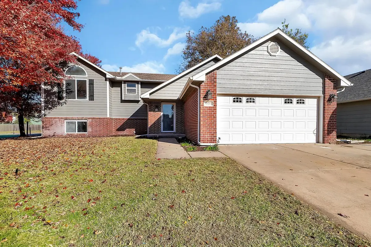 10214 W Prairie Woods St, Wichita, KS 67209 - Image #1