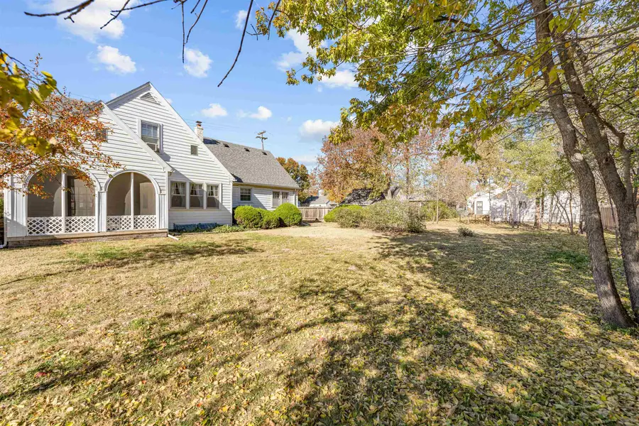 412 Sunset Dr, Salina, KS 67401 - Image #3