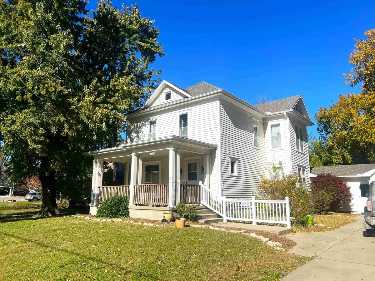 624 W 12th St, Newton, KS 67114 - Image #1