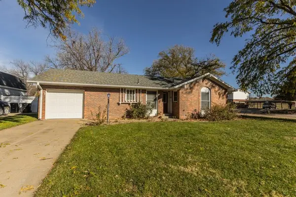 1319 Wilbre Rd, Salina, KS 67401