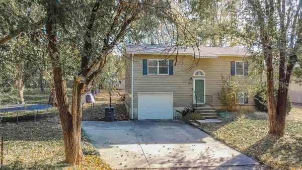 1626 N 14th St, Arkansas City, KS 67005