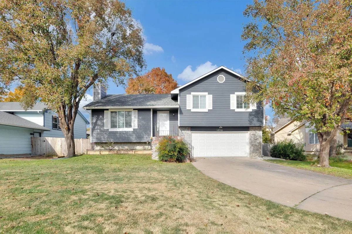 10316 E Countryside Cir, Wichita, KS 67207 - Image #1