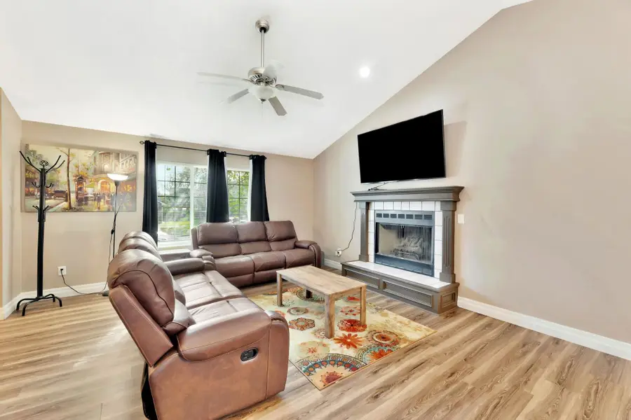 10316 E Countryside Cir, Wichita, KS 67207 - Image #3