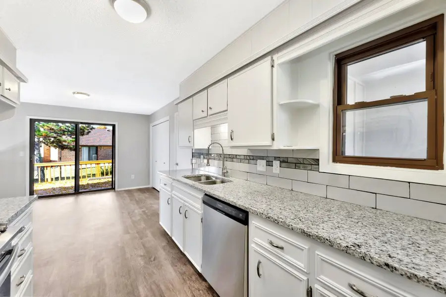 919 S Cypress St, Wichita, KS 67207 - Image #2