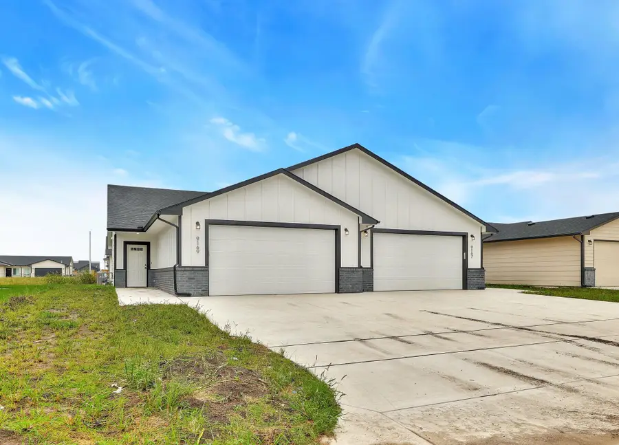 9167 E Chris St, Bel Aire, KS 67226 - Image #2