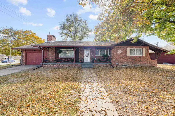 1018 Manor Rd, Salina, KS 67401