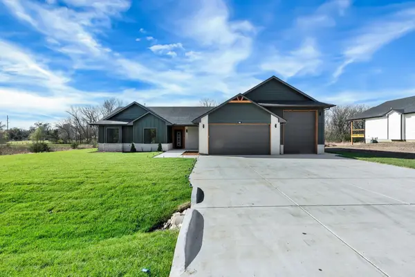715 S Arbor Valley Way, Valley Center, KS 67147