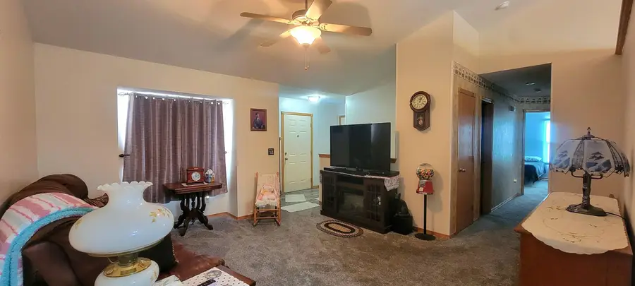 389 E Riley Ave, Haysville, KS 67060 - Image #2