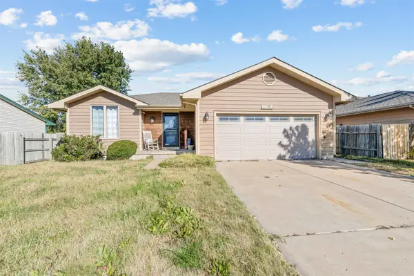 726 Dustin Rd, Salina, KS 67401