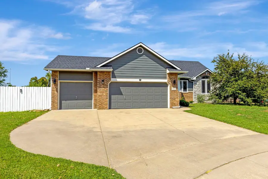 5327 S Pattie Ct, Wichita, KS 67216 - Image #2