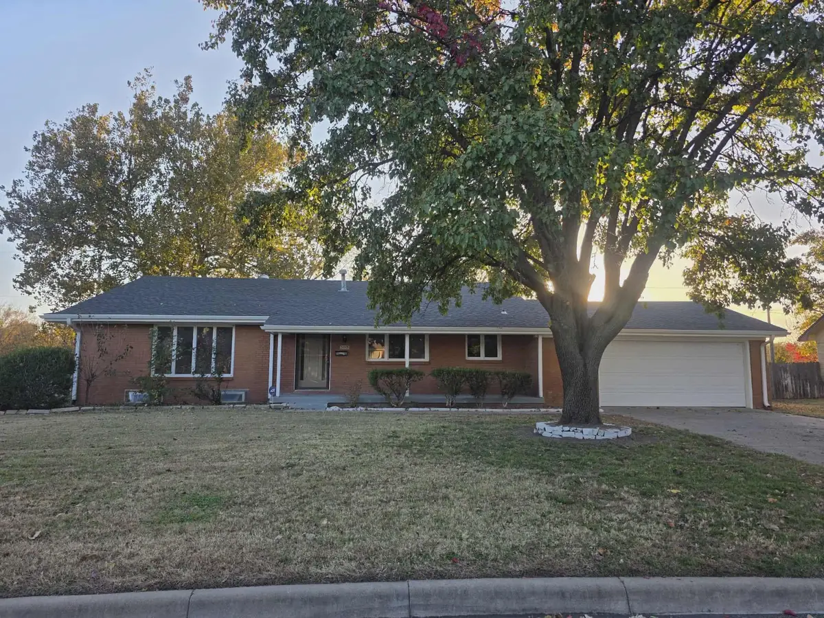 3015 W River Park Dr, Wichita, KS 67203 - Image #1