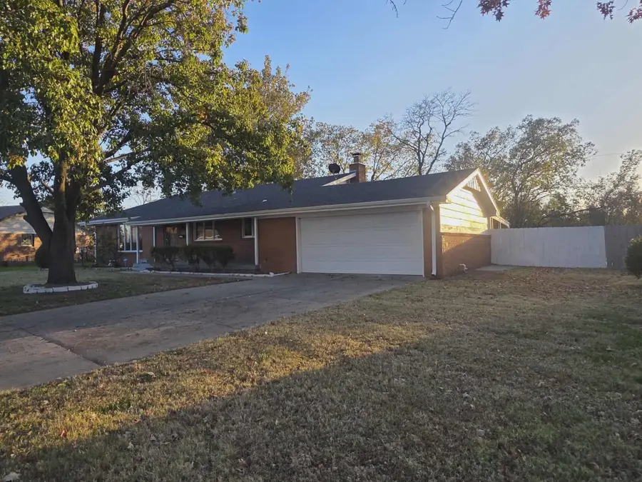 3015 W River Park Dr, Wichita, KS 67203 - Image #2