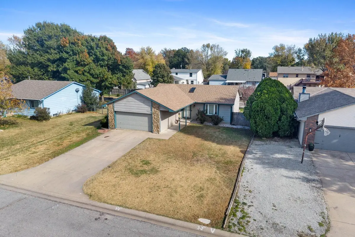 142 Champion St, Haysville, KS 67060 - Image #1