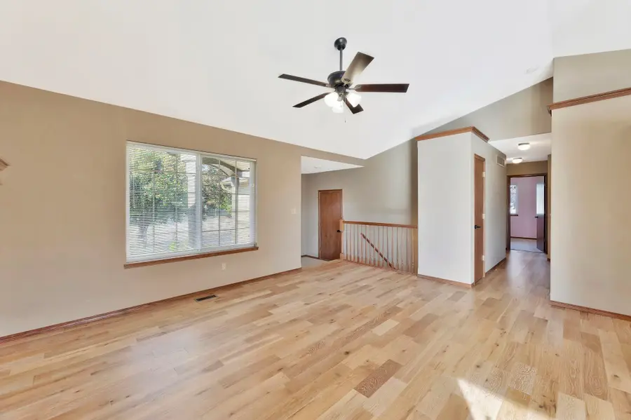 730 S Westview Cir, Andover, KS 67002 - Image #3