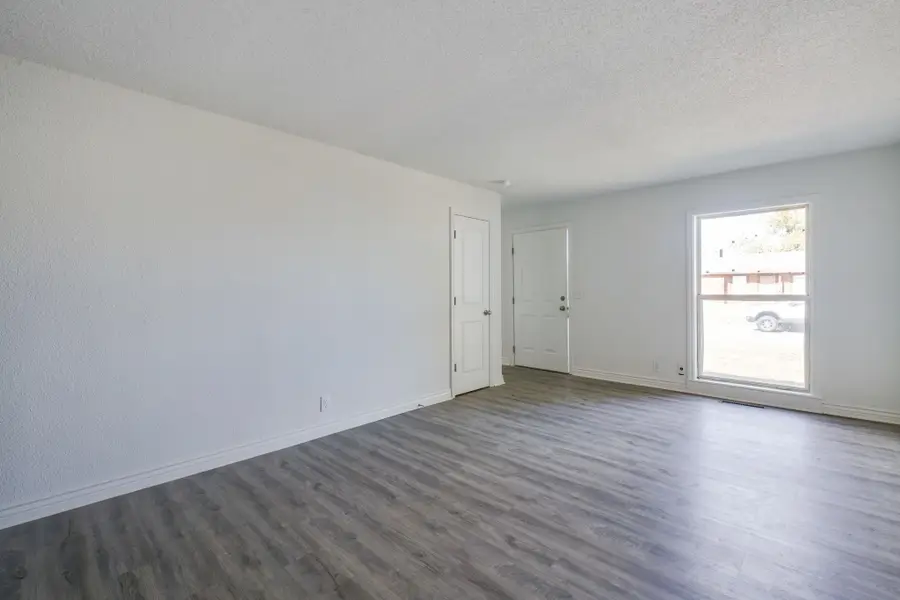 1527 E Berkeley St, Wichita, KS 67216 - Image #3