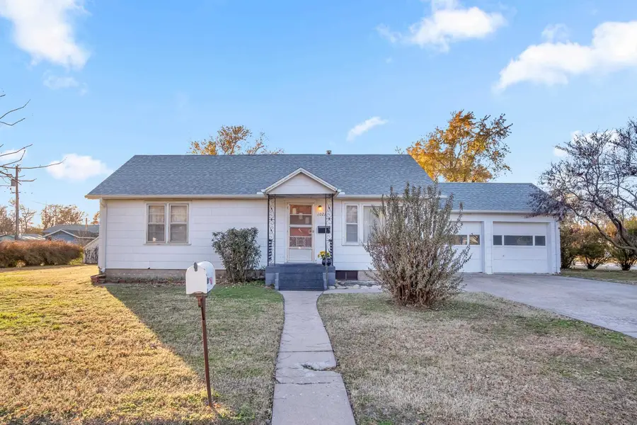 1021 N Madison Ave, Newton, KS 67114 - Image #2