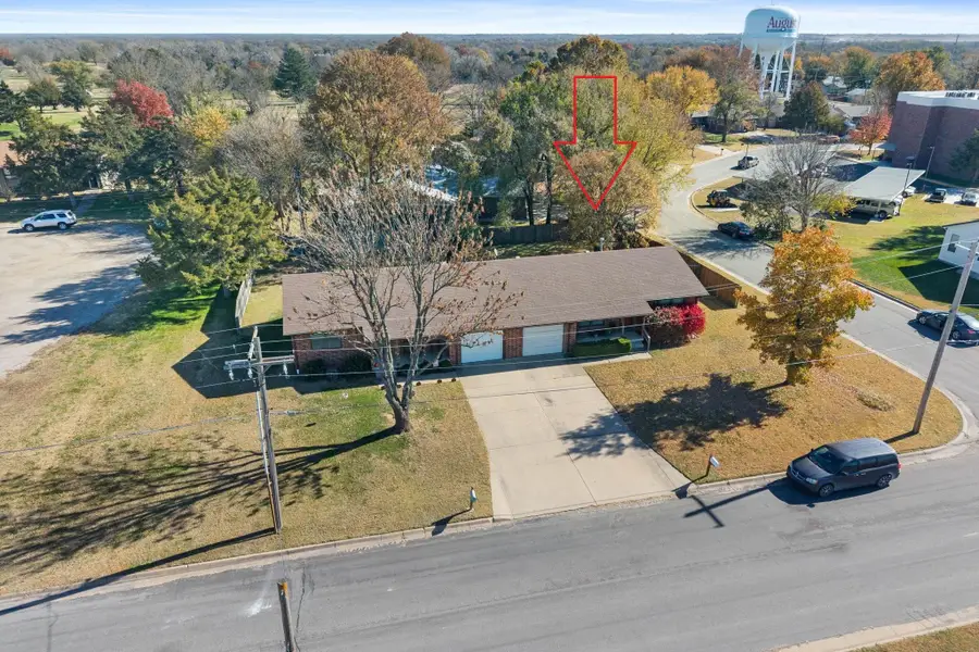 1600 Fairway Dr, Augusta, KS 67010 - Image #2