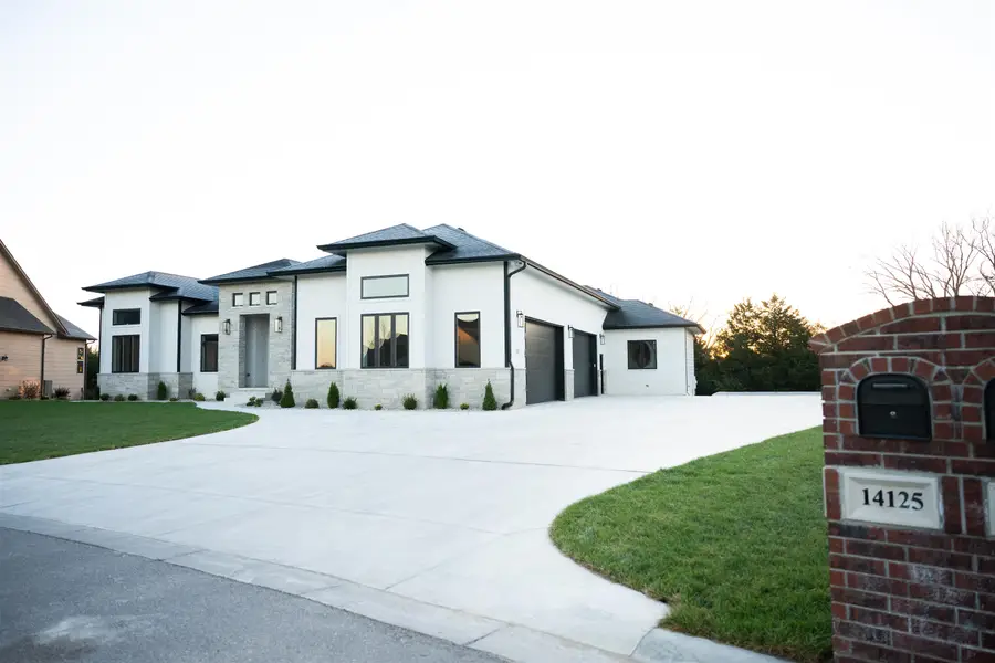 14125 E Willowgreen Cir, Wichita, KS 67230 - Image #3