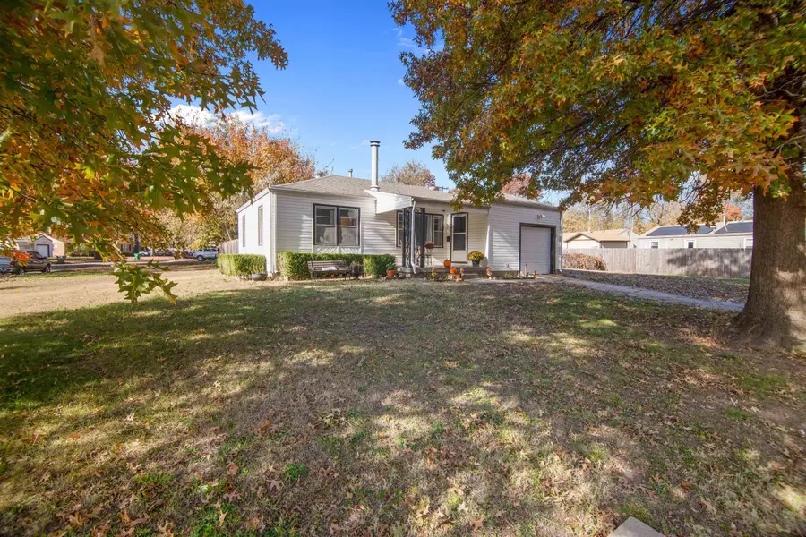 2311 S Ridgewood Dr, Wichita, KS 67218 - Image #2