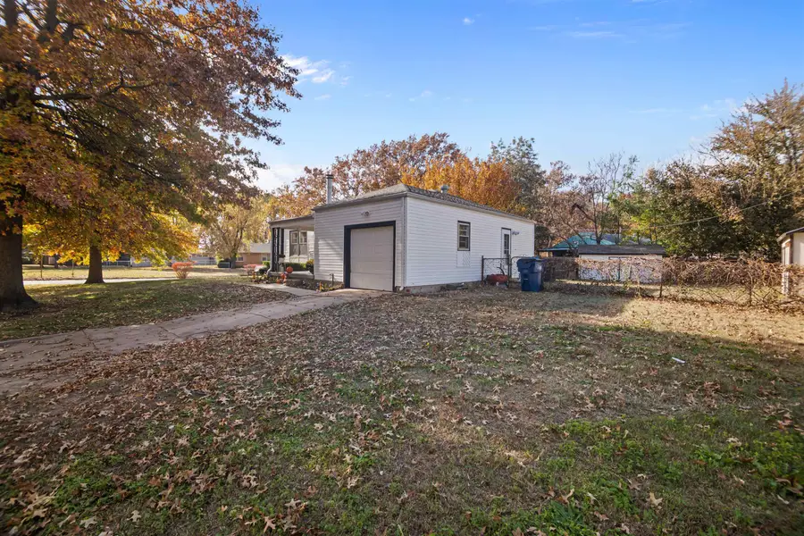 2311 S Ridgewood Dr, Wichita, KS 67218 - Image #3