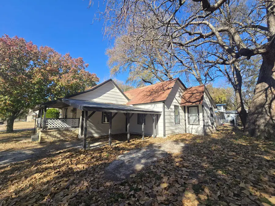 902 E 6th Ave, Winfield, KS 67156 - Image #2