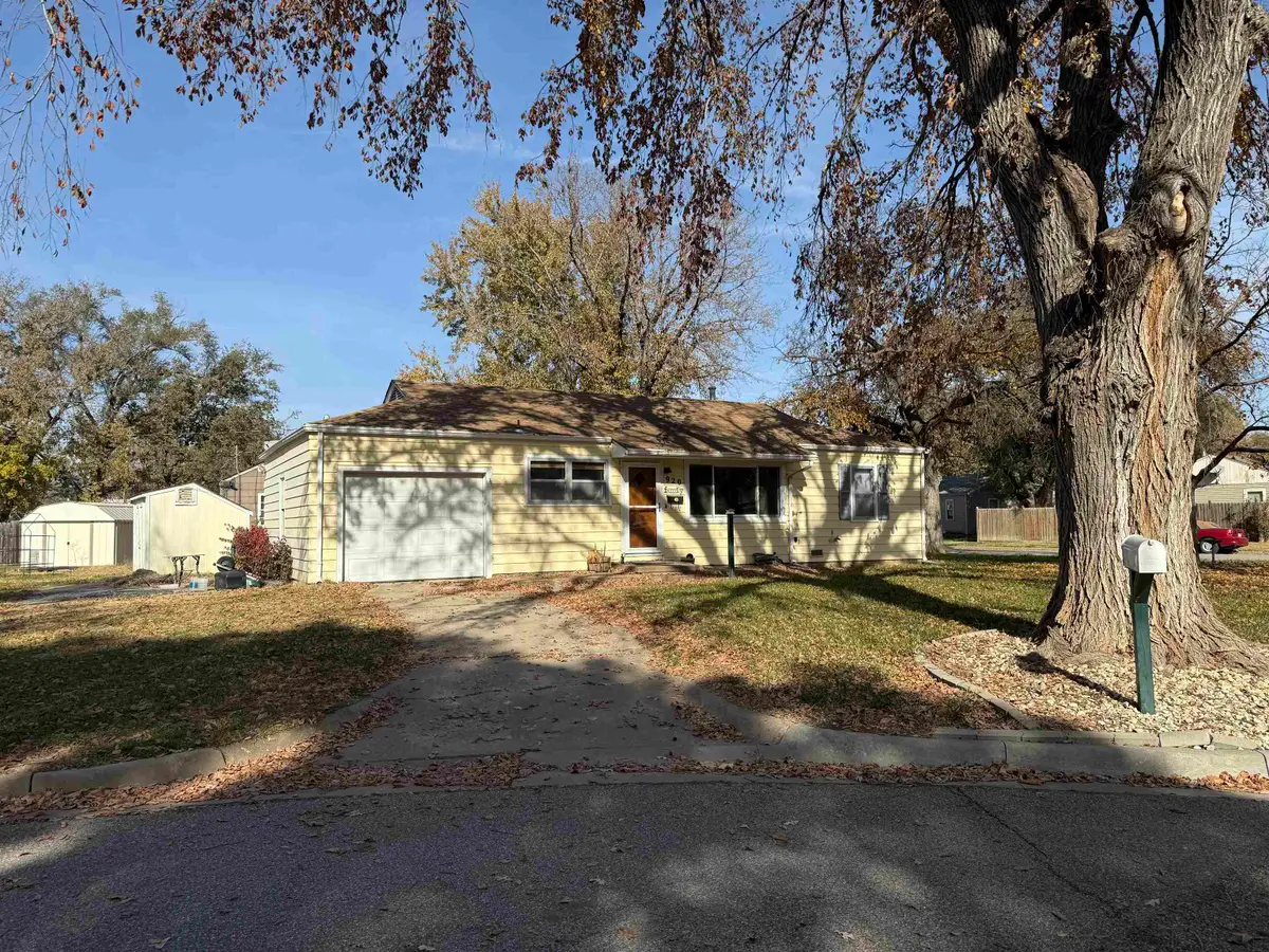 920 Plaza Dr, Salina, KS 67401 - Image #1