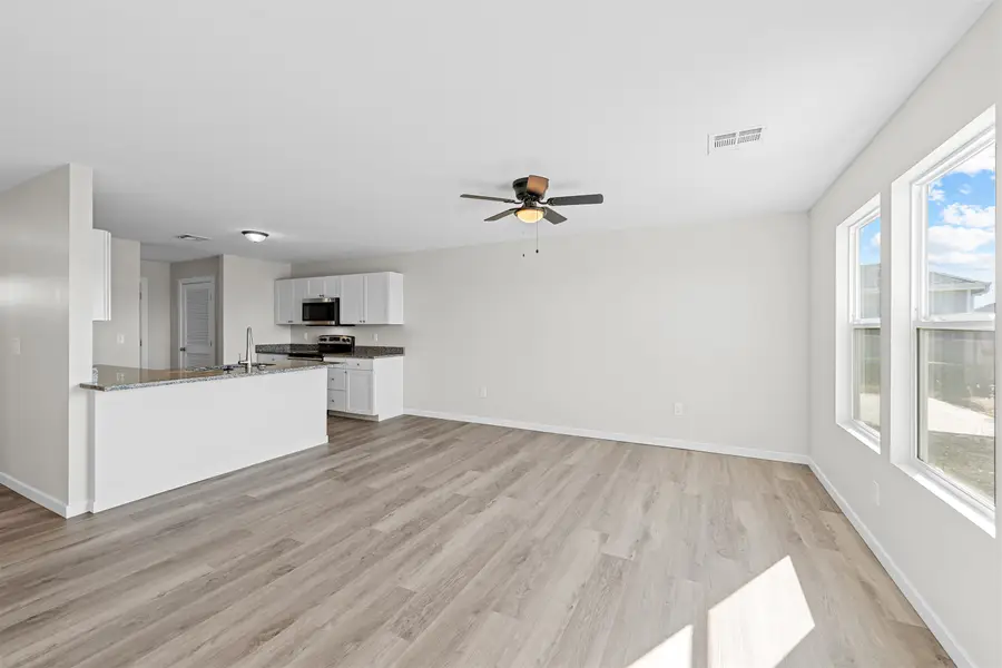 3014 Fountain Dr, Salina, KS 67401 - Image #3