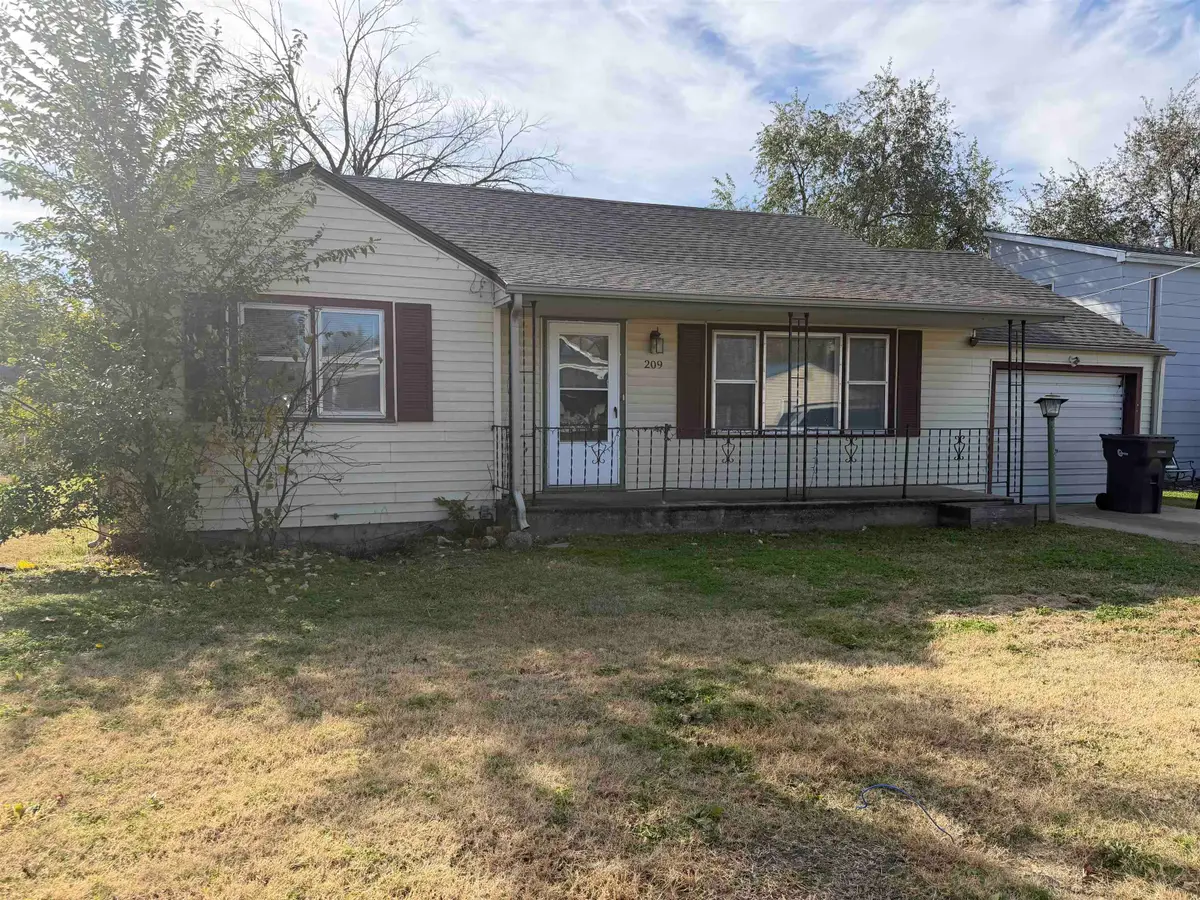 209 SW 7th St, Newton, KS 67114 - Image #1