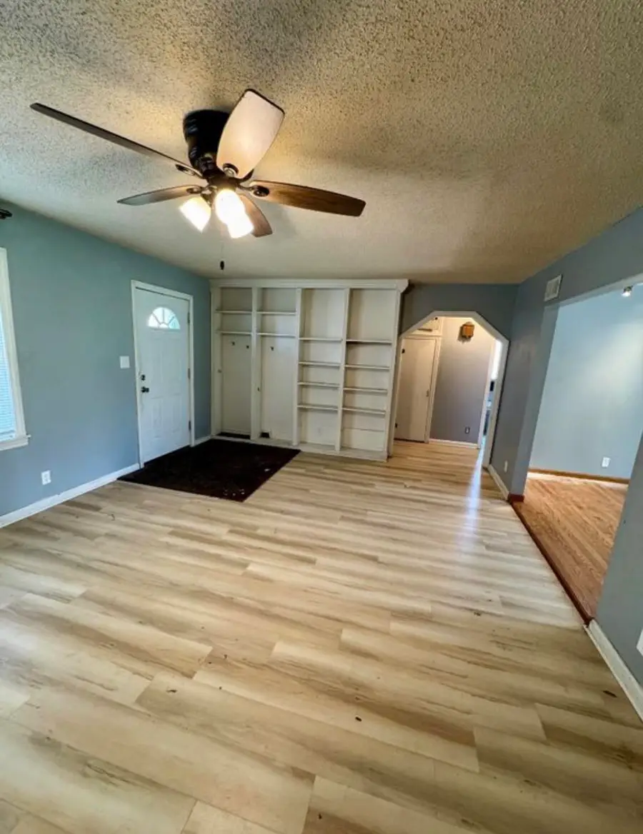 209 SW 7th St, Newton, KS 67114 - Image #2