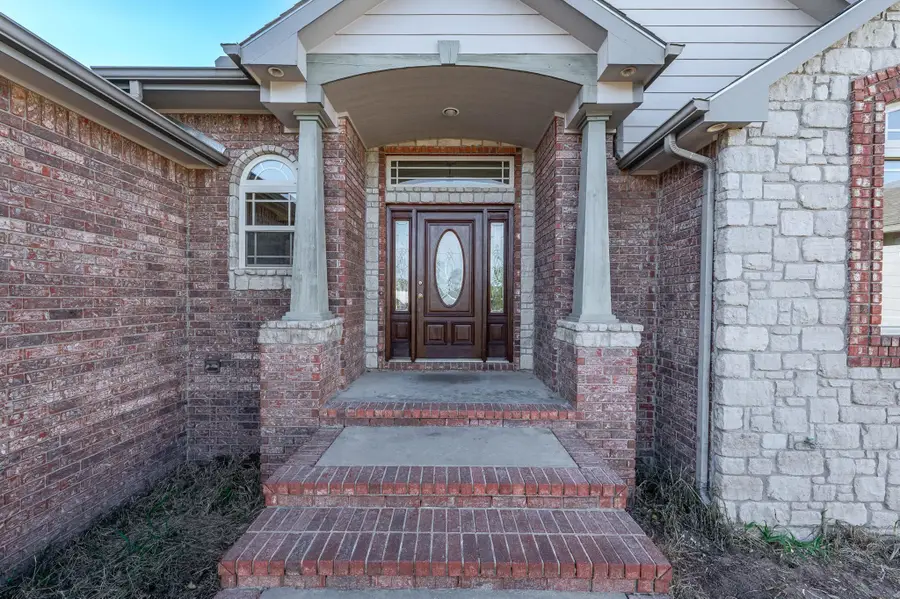 520 E Hedgewood Ct, Andover, KS 67002 - Image #2