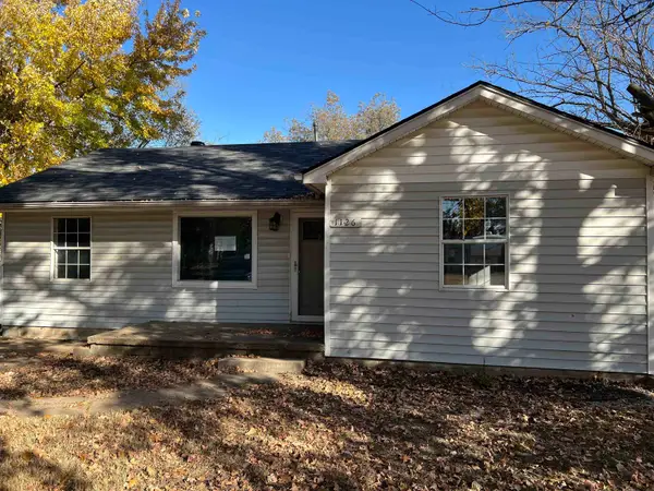 1126 N 9th St, Arkansas City, KS 67005