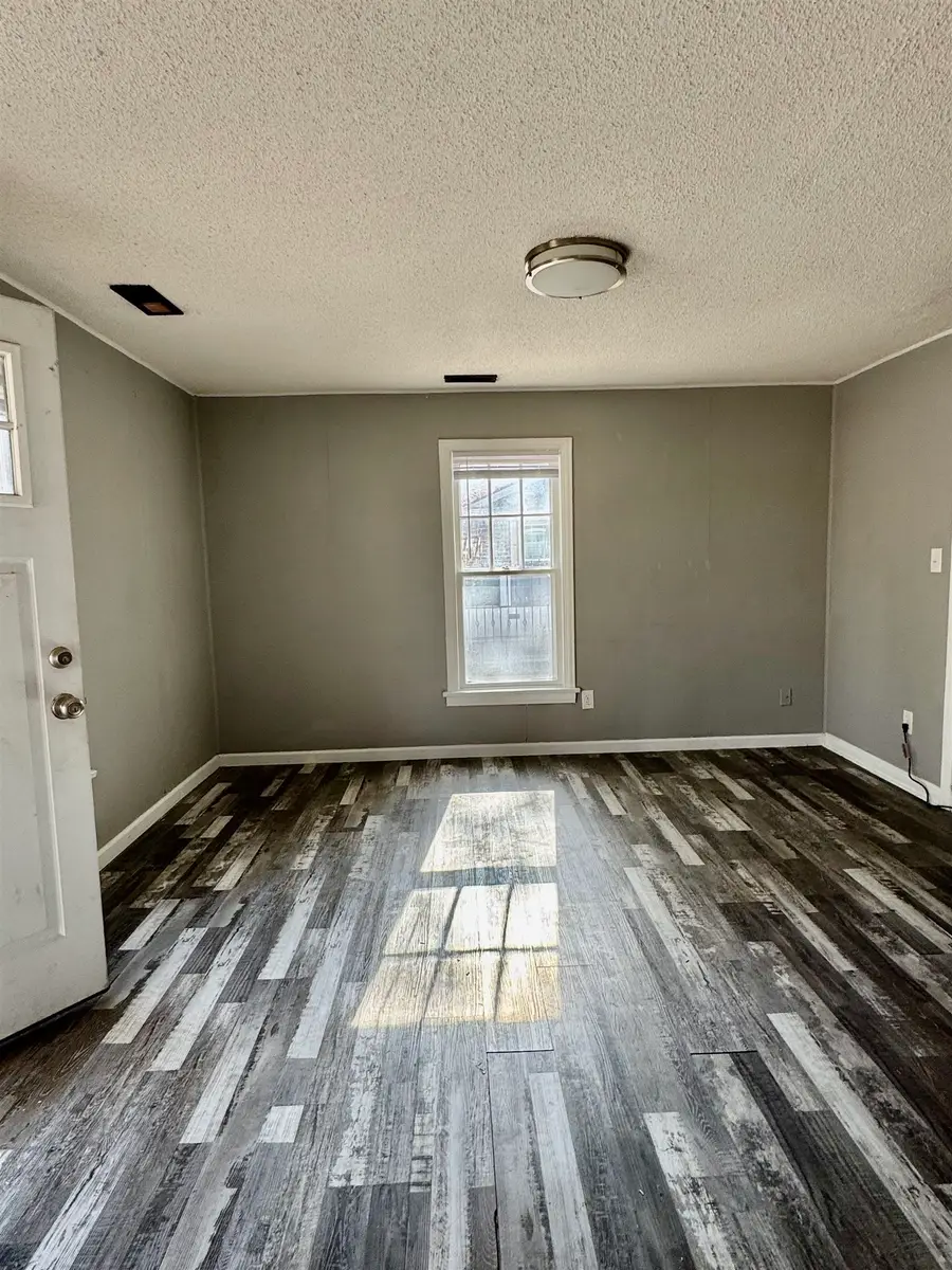 2647 N Fairview Ave, Wichita, KS 67204 - Image #2