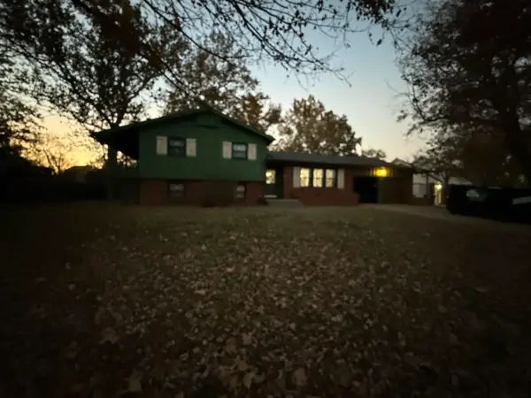 6220 Perryton St, Bel Aire, KS 67220